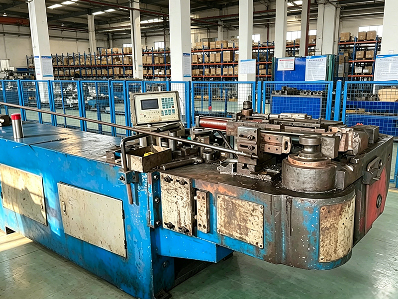 Tube bending machine