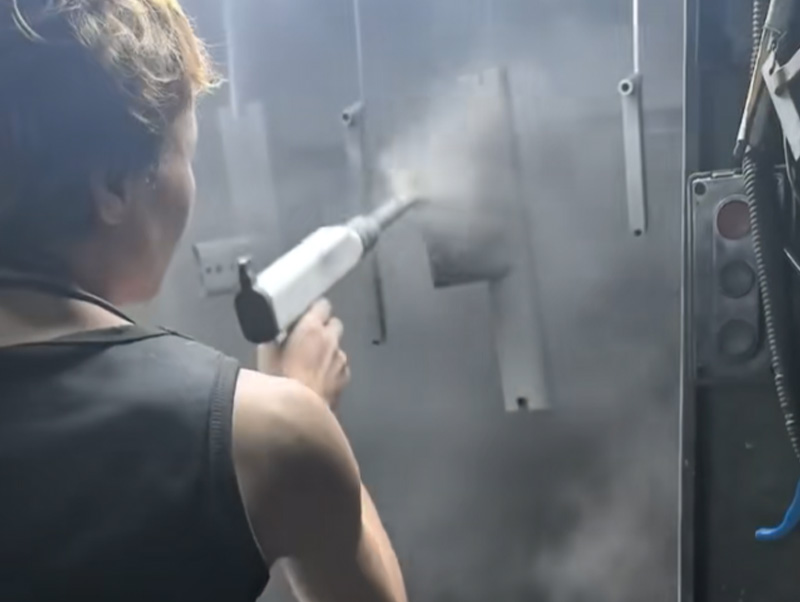 Spray plastic powder